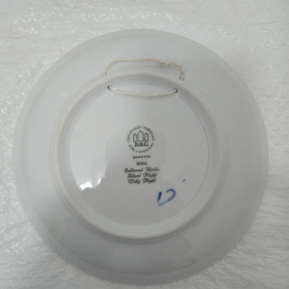 Bing & Grondahl 1986 Christmas Plate Silent Night Holy Night Sollerod Kirke 9086